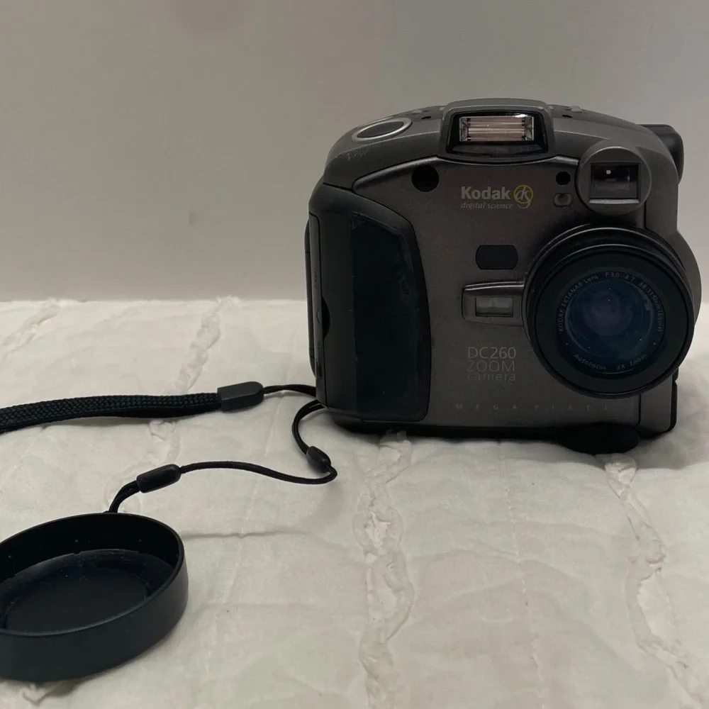 Kodak Digital Science DC260 Zoom Digital Camera TESTED WORKING